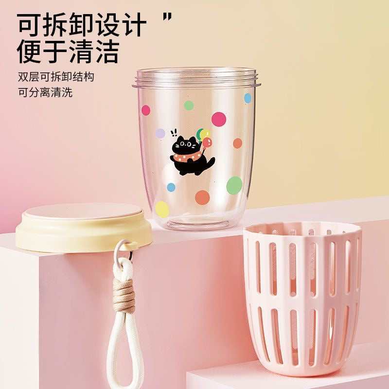 Fruit Salad Drain Cup with Hidden Fork – Leakproof & Portable