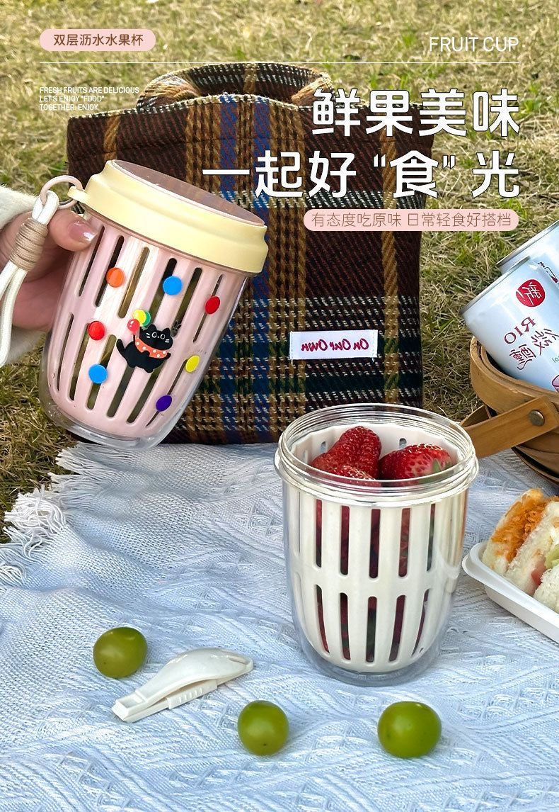 Fruit Salad Drain Cup with Hidden Fork – Leakproof & Portable